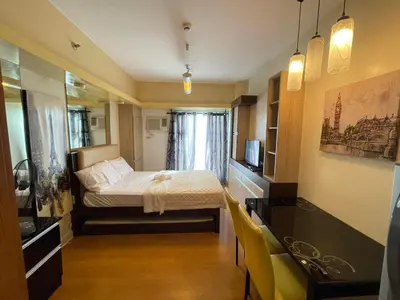 a small room with a bed and a kitchen at Modern Bayview Condo in 8 Adriatico in Manila