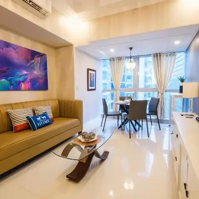 Spacious 2BR Apartment in BGC with Workspace & Washer