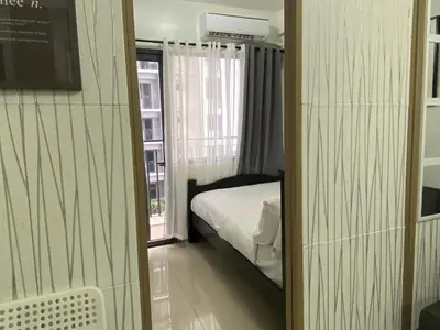 a small bedroom with a bed and a mirror at SHORE RESIDENCE D16 shortwalk Mall of asia near airport in Manila