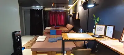 a room with a desk and a bed in a room at EL MEIR STAYCATION SMART CINEMA CABIN BESIDE ENCHANTED KiNGDOM in Santa Rosa