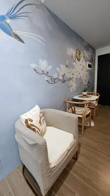 a living room with a chair and a table at Le Palis Suite in Bukal