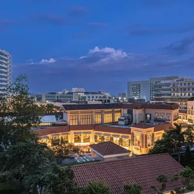 Luxury Condo at Venice Mall near Airport