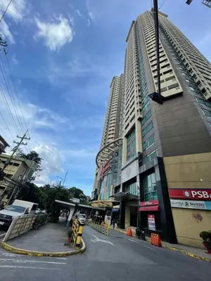 a city street with a large tall building at Modern Condo near St Lukes and US Embassy in Ermita Manila in Manila