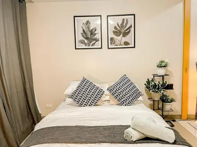 a bedroom with a bed with pillows on it at Prime Bgc Stay Near Uptown, Grand Hyatt #oursw18j in Manila