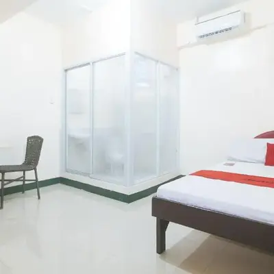 RedDoorz @ Western Bicutan Transients Inn