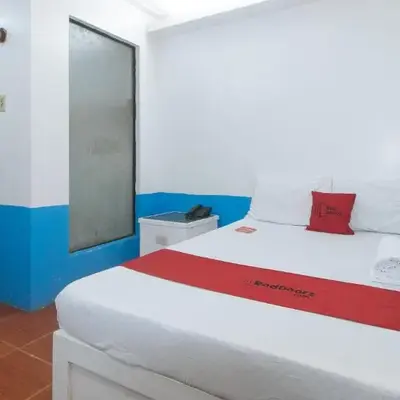 RedDoorz @ Moss Hotel Dasmarinas