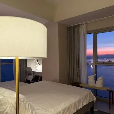 Luxurious 1 Br Facing Manila Bay Sunset Nearby Okada MOA Solaire Ayala Malls