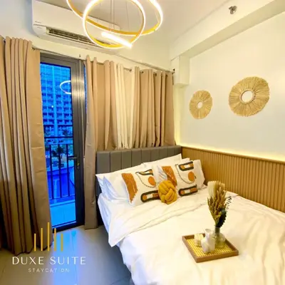 a bedroom with a bed and a chandelier at Cozy Vibes near MOA & NAIA AIRPORT with NETFLIX,MINIVIDEOKE,BOARDGAMES-DUXE3 in Manila