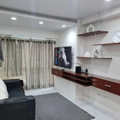Big 2BR near Burgos Circle