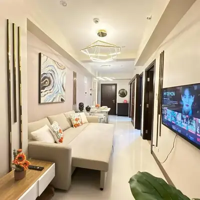 Executive Stay with Balcony & Malls at Uptown BGC