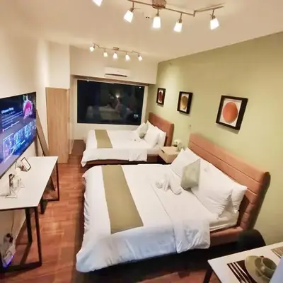 Air Residences-The House of Five 2Queen Bed