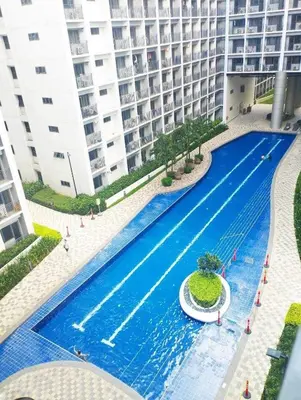 an overhead view of a swimming pool in front of a building at Shore 2 Residences by Casa Stellar in Manila