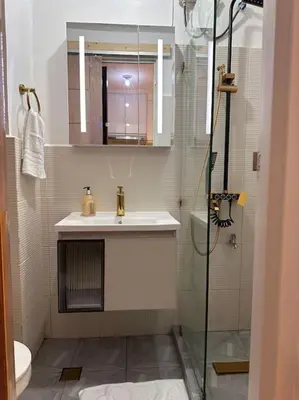 a bathroom with a sink and a shower at Haiya's Staycation Aesthetic & Cozy in Tagaytay in Biluso