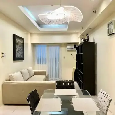 1Bdrm Condo at Makati w Balcony view of Mnla Bay
