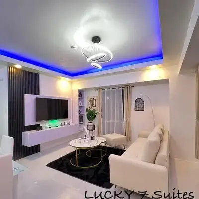 LUCKY 7 Suites
