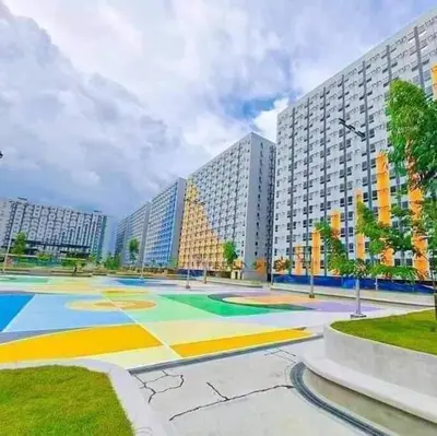a large courtyard with a large building at Instragamable2BR near Bridgetown in Manila