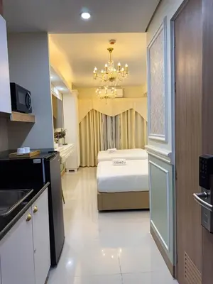 a kitchen and a bedroom with a bed in a room at Homefort Twin Bed Suite - Red Residences Makati 2202 in Manila