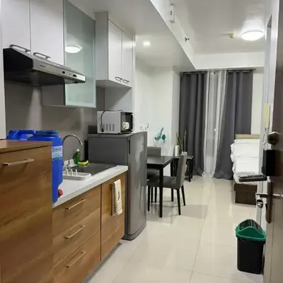Eve's Den