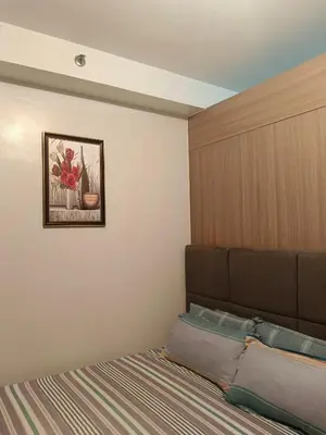 a bedroom with a bed and a picture on the wall at SHORE 2 Residences by ASKrentals in Manila
