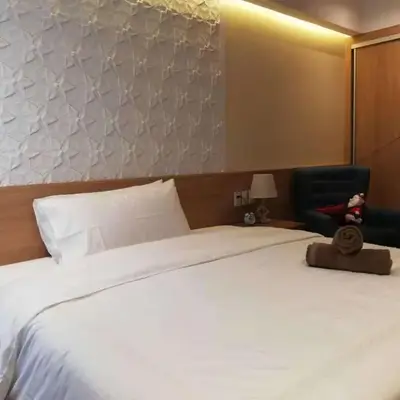 Modern Studio Condo - Shore near MOA- 403B