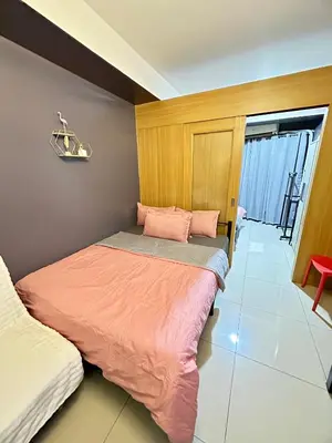 a bedroom with two beds in a room at Kathys Crib Family Suite Room at Shell Residence in Manila