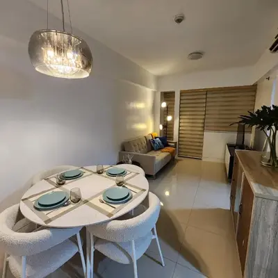 1BR Condo w Balcony near NAIA