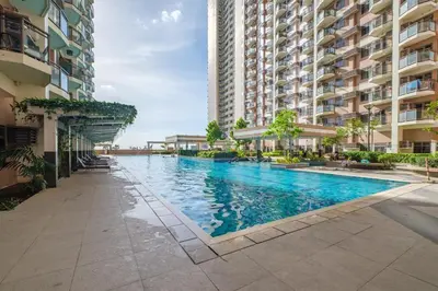 a swimming pool in the middle of a building at 1Br Suite w Balcony in Pasay - The Radiance Manila Bay in Manila
