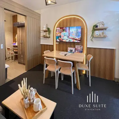 a dining room with a table and chairs at Cozy Vibes near Moa & Naia Airport Wifi Netflix-Duxe8 in Manila