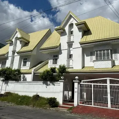 6-Bedroom Duplex with pool near NAIA