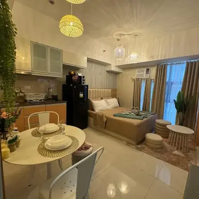 Staycation near Venice Mall mckinley taguig