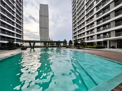 a large swimming pool in the middle of two buildings at SMDC Apartment in FAME in Manila