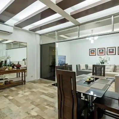 Modern 4BR House with Billiards