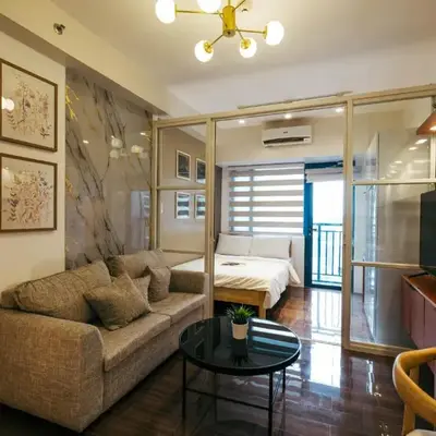 Modern Living 5 with Fast Wifi and Netflix