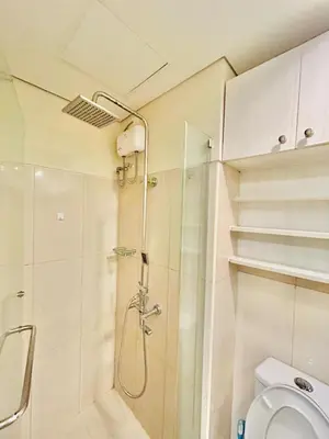 a bathroom with a shower and a toilet at SGG Place Deluxe Room- MOA Shell Residences Near NAIA in Manila