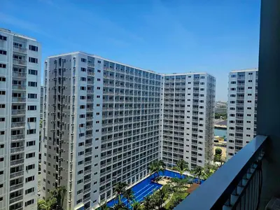 an aerial view of a large building with a swimming pool at Hannah's Crib at Shore Residences with Balcony and Pool View in Manila