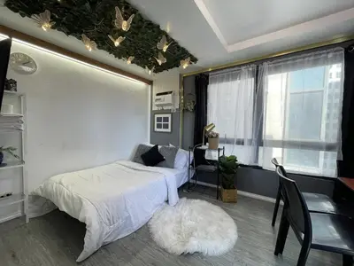 a bedroom with a bed and a window at Stylish unit in Ortigas near podium & holiday inn in Manila