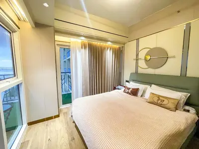 a bedroom with a large bed and a large window at Lovely & Luxury 1BR near Solaire, Okada w Sunset in Manila
