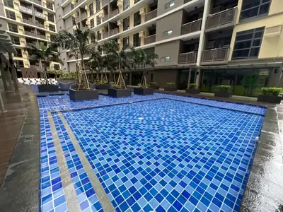a swimming pool in the middle of a building at 1BR with Queen Bed and Balcony, Walk to Okada in Manila
