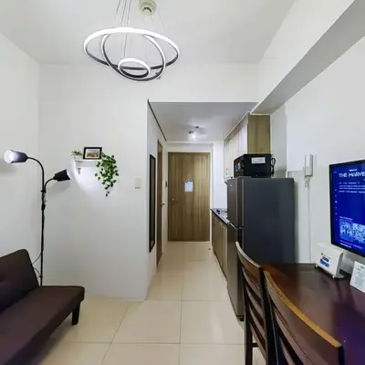 1BR Condotel with Balcony at FAME Residences #FM09-1