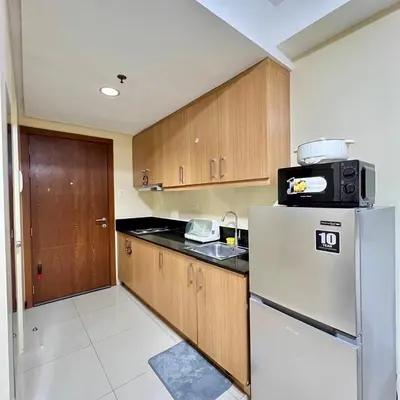 a kitchen with a refrigerator and a microwave at SKYLINE by JK Suites in Manila