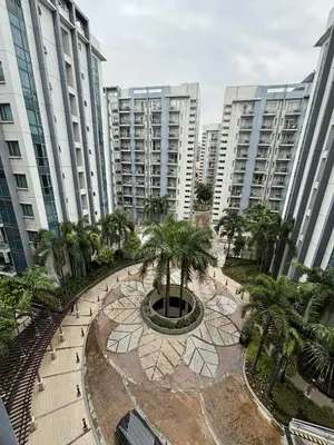 a courtyard with palm trees in front of tall buildings at Bb Drew Rooms Near Airports in Manila
