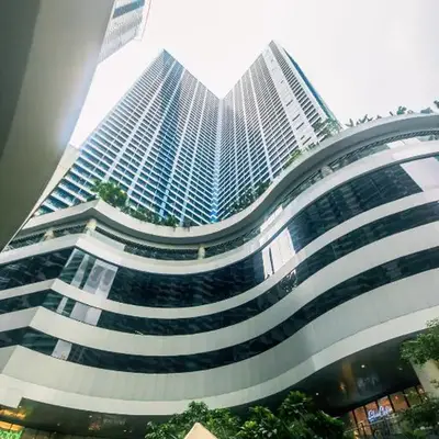 Netflix & Chill Stylish Makati condo gym swim park internet fast 2474