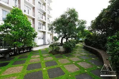 a garden in the middle of a building at Modern Zen 1-bedroom with balcony in Manila
