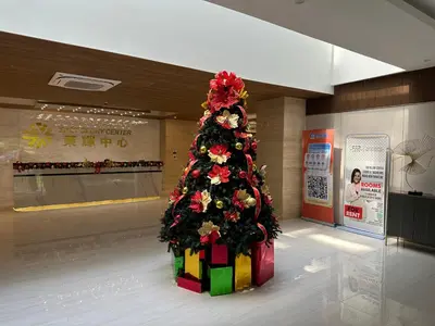 a christmas tree in a mall with a christmas decoration at Spacious 12-Pax Stay Near Airport, City of Dreams, Okada, Ayala Malls, MOA & Solaire in Manila