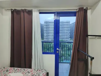a room with a door and a window with a view at Sea Residences LJ Place in Manila