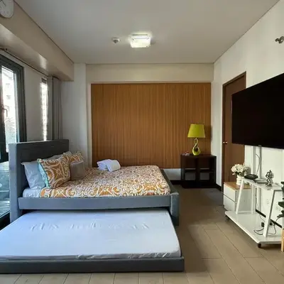 Lovely Condo Across NAIA T3 Newport with WiFi