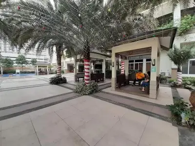 a courtyard with palm trees in a building at LA VERTI 1B MINIMALIST AFFORDABLE STAYCATION IN PASAy in Manila