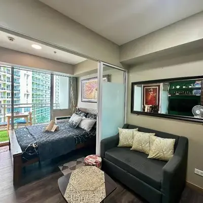 Condo near airport with PS4 and Parking
