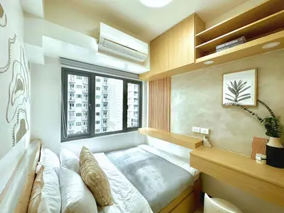a bedroom with a bed and a window at Mujihomes - 1BR SMDC Fame Residences Mandaluyong in Manila