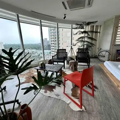 55-SQM The Urban Cabin in Poblacion Makati